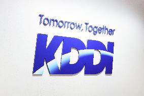 KDDI signboard and logo